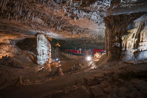 Cuevas del Drach in Porto Cristo, Majorca, tourist attractions in Majorca, online ticket sales.